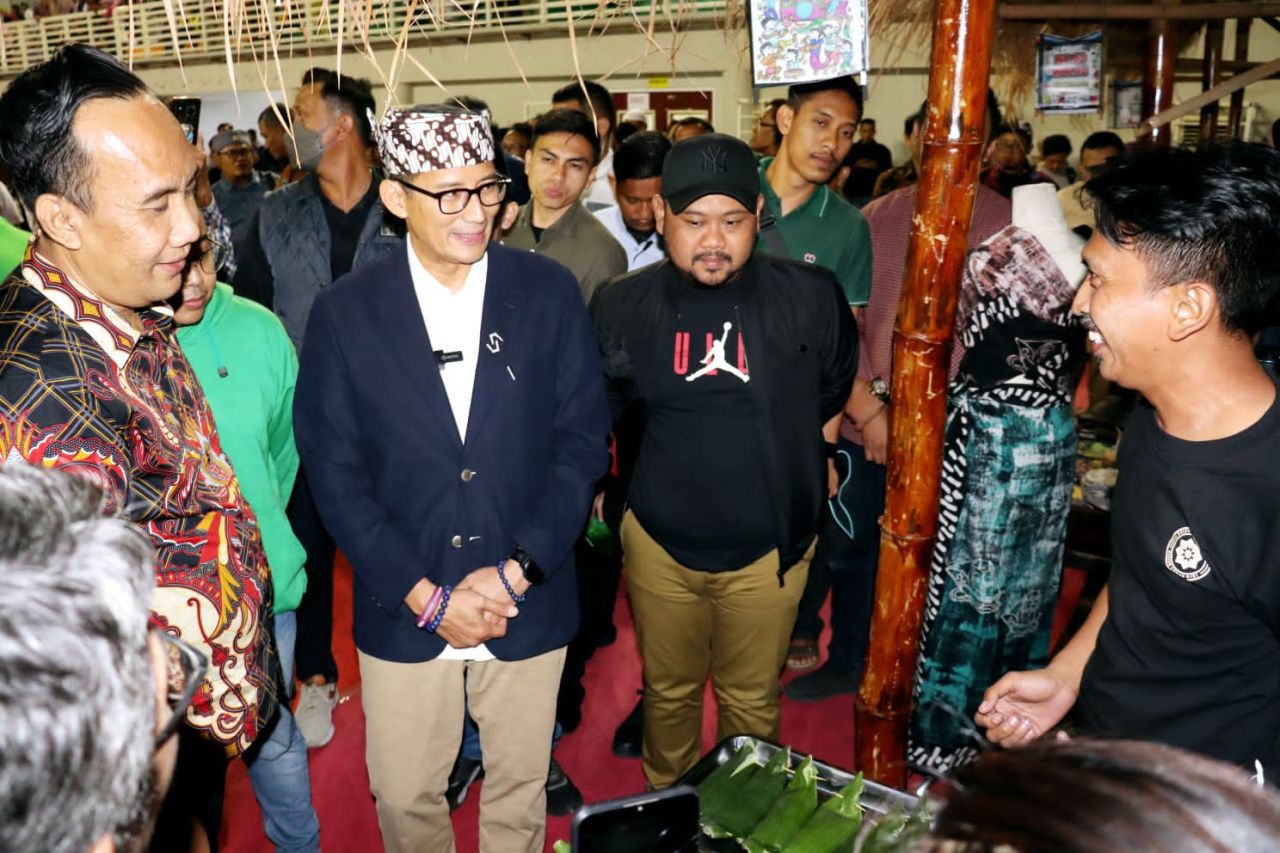 Menparekraf Sandiaga Uno Apresiasi Bupati Gresik dalam Pengembangan Ekonomi Kreatif