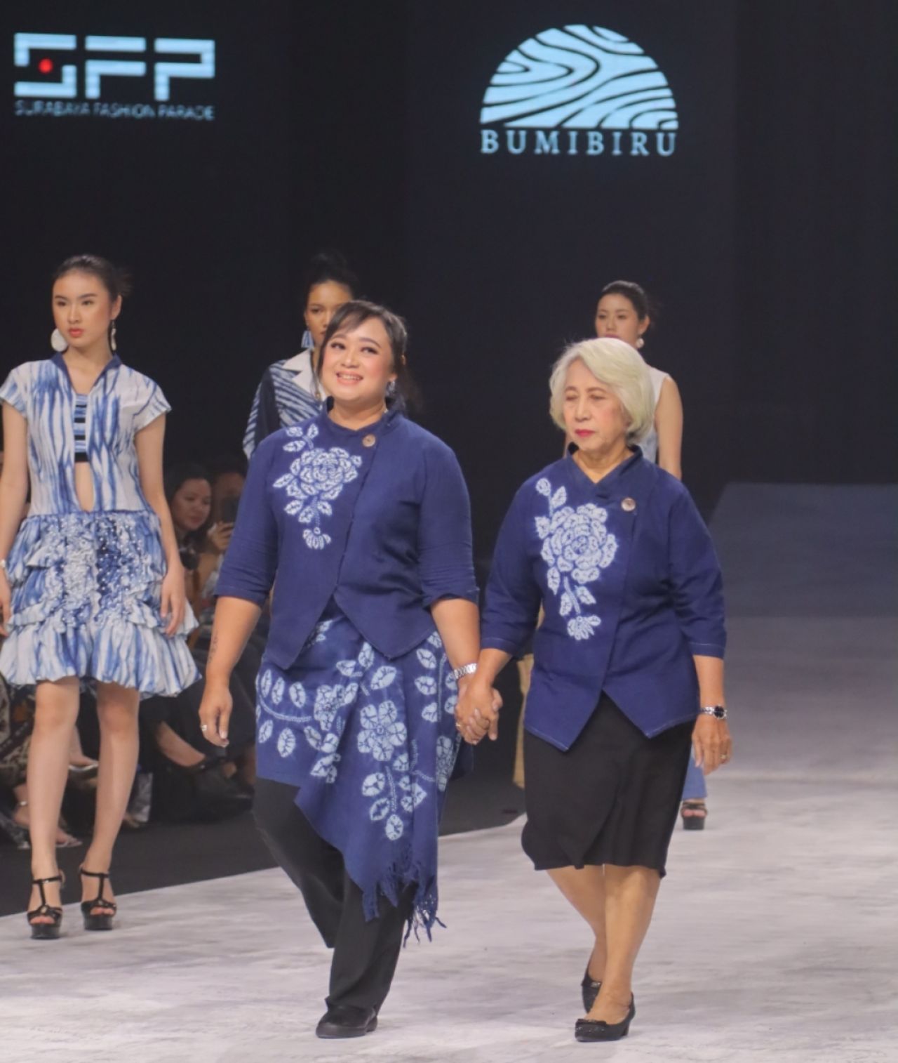 Batik Shibori dan Makna Bumi Biru di Setiap Goresan Indigo