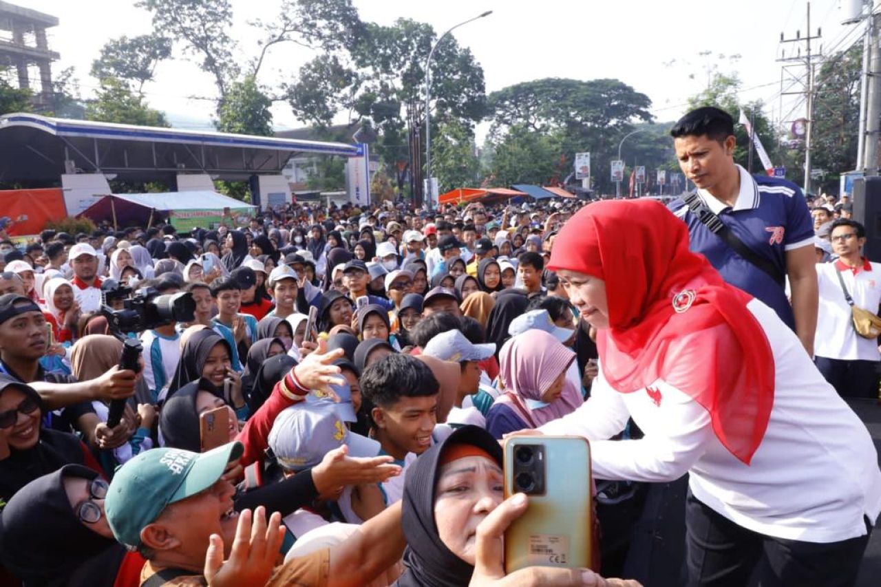 Antusiasme Warga Jember saat Jalan Sehat Peringatan HUT Pemprov Jatim ke-78