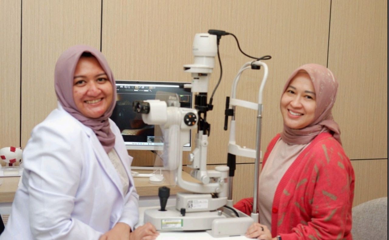 Mengenal Presbyond, Teknik Menghilangkan Rabun di NEC Surabaya yang Dipakai Okie Agustina